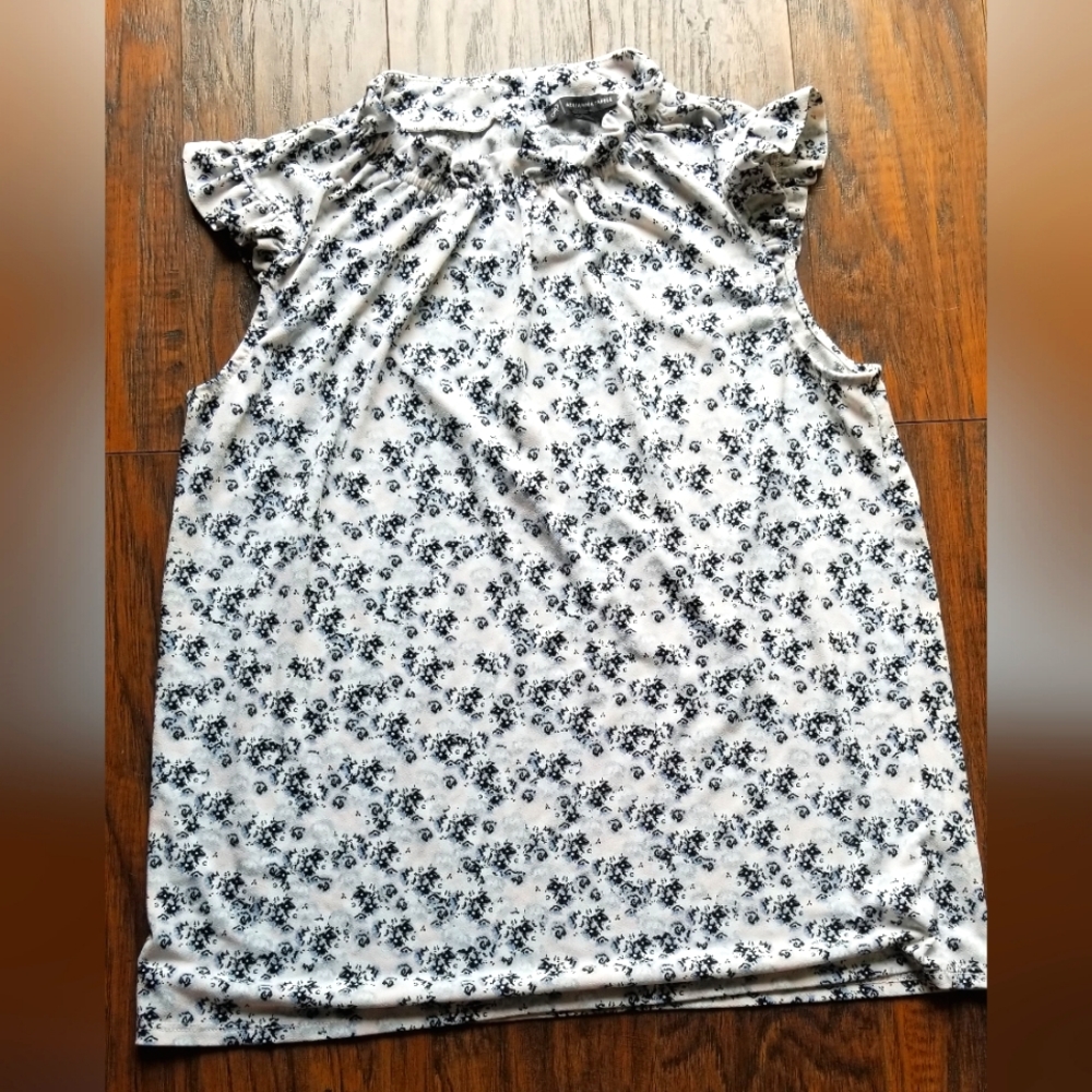 Adrianna Papell blouse size medium